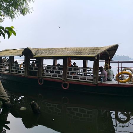 Ashtamudivillas Kollam Bagian luar foto