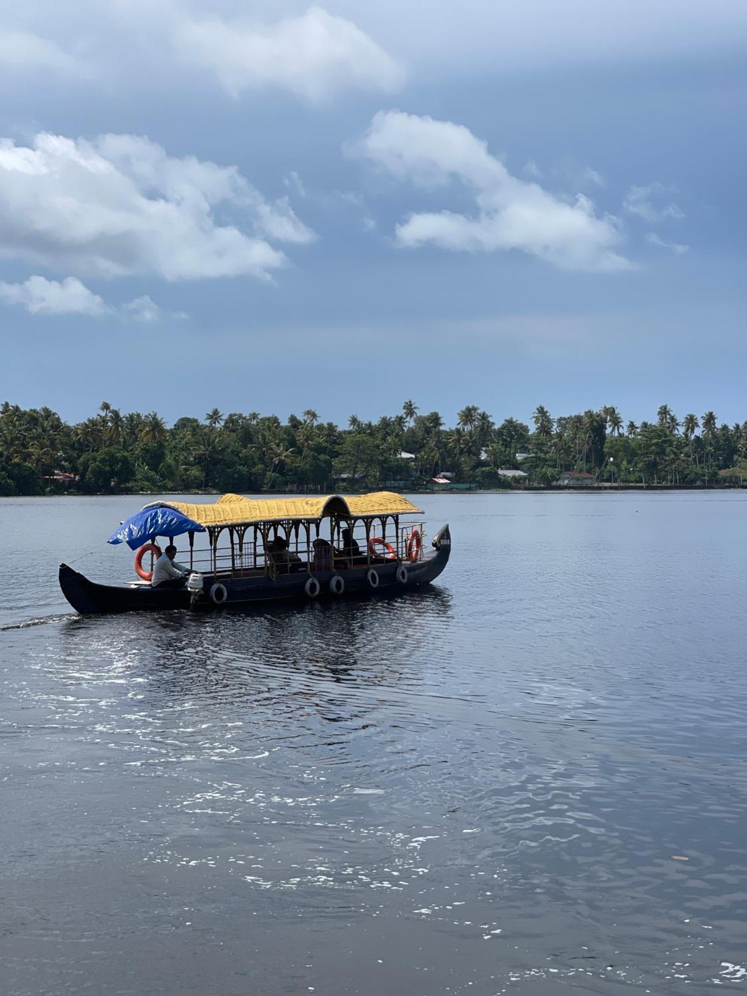 Ashtamudivillas Kollam Bagian luar foto